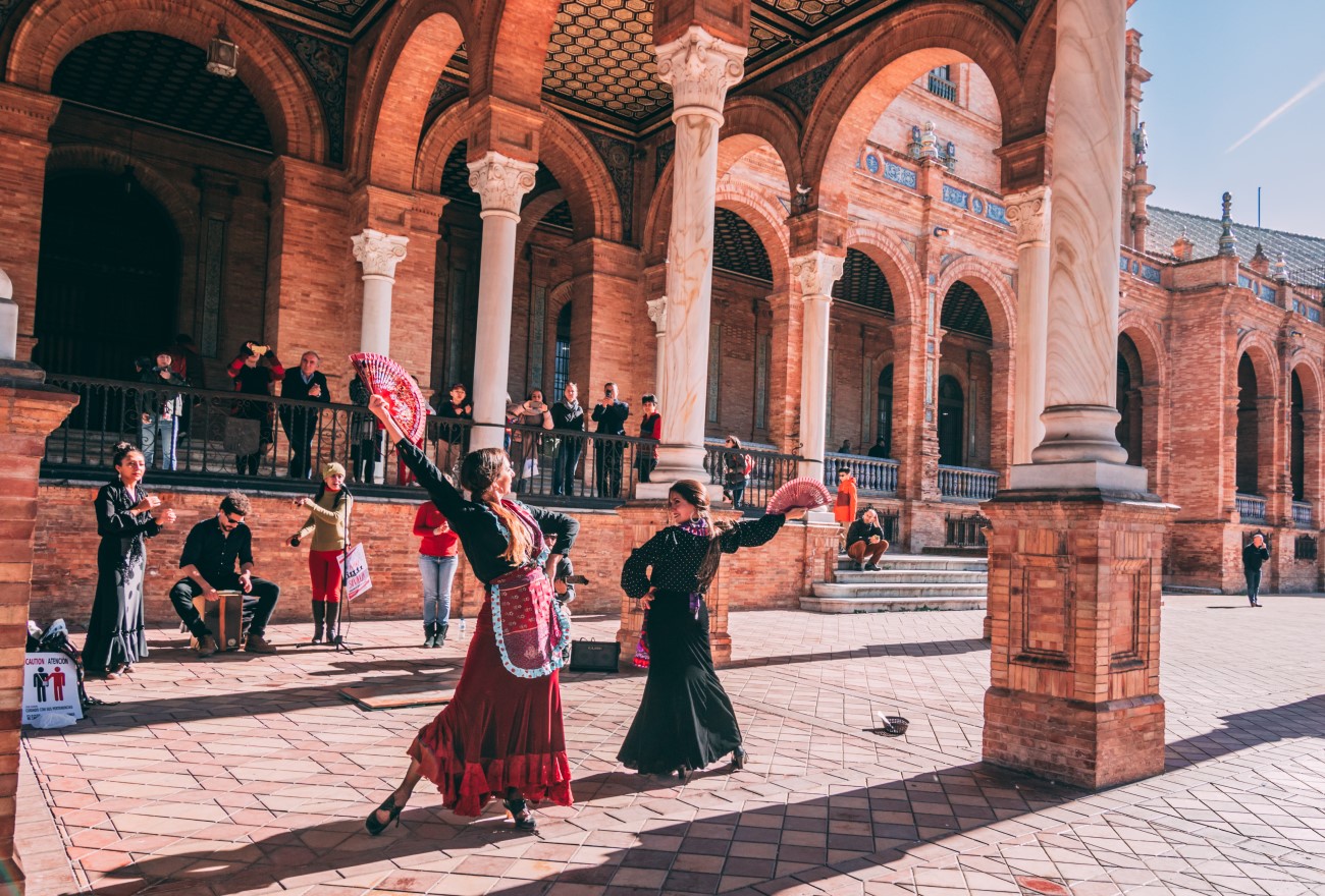 Flamenco dancers in Plaza de Espana, Seville, Spain Flamenco dancers in Plaza de Espana, Seville, Spain