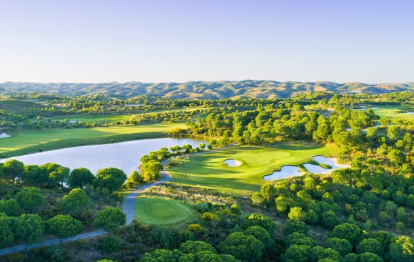 A Guide to Golfing in the Algarve A Guide to Golfing in the Algarve