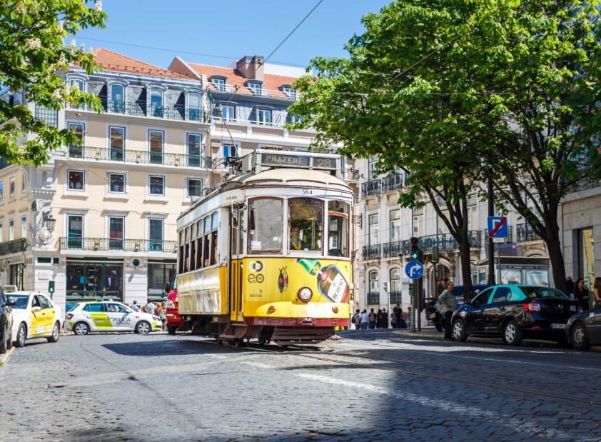 Вкусные Традиции и Тук-Тук Тур в Лиссабоне