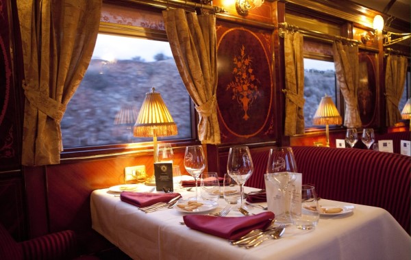 Viagem de comboio de luxo no norte de Espanha